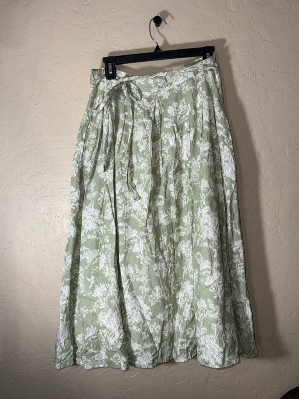 Roller rabbit green and white floral 100% cotton midi skirt with pocketss